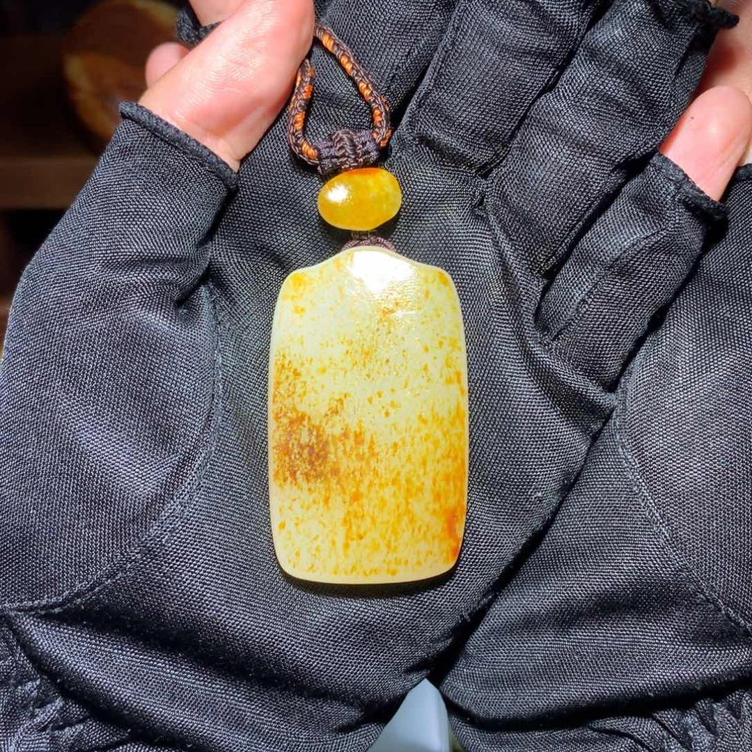 萝***头和田玉未镶嵌颈饰