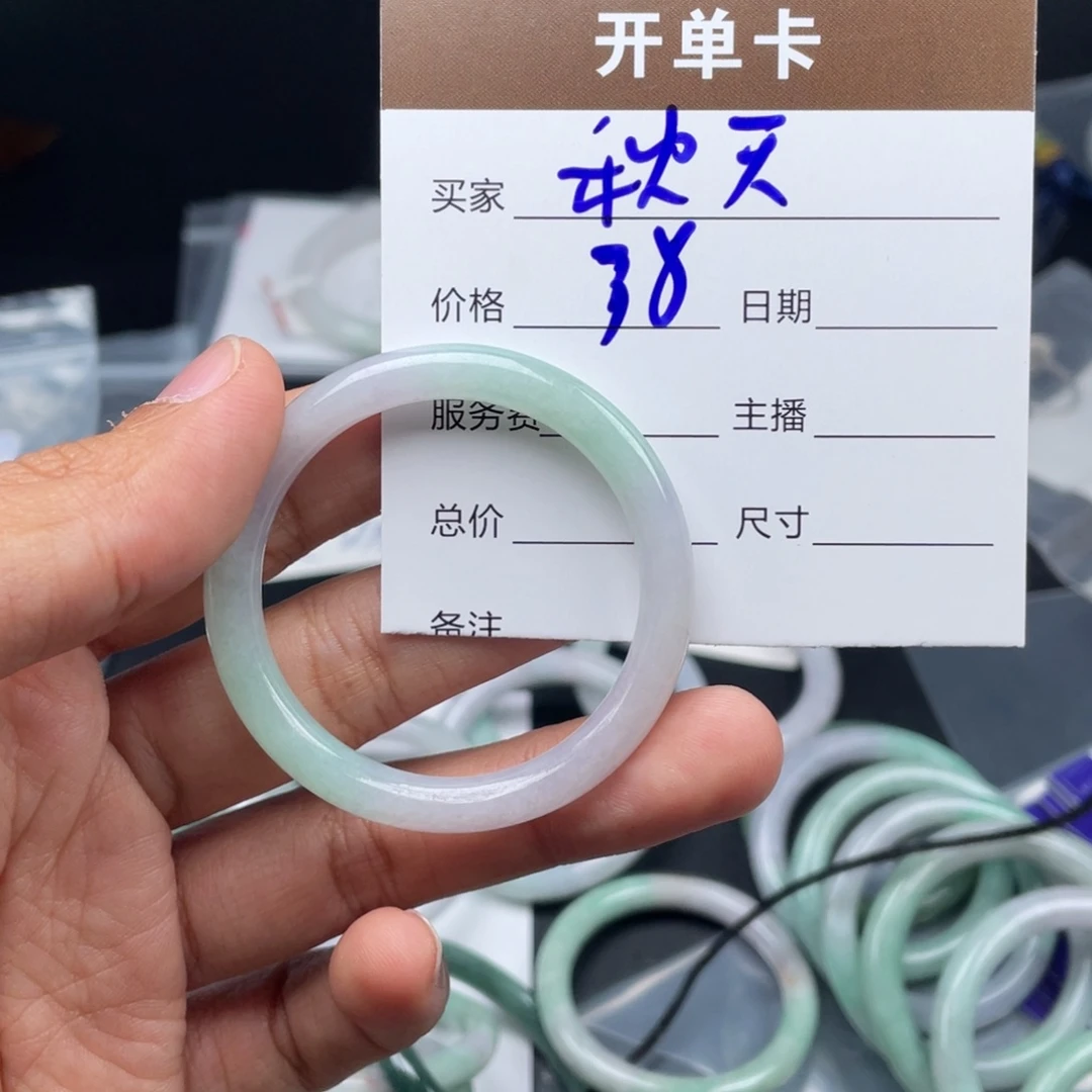 翡翠手镯未镶嵌秋***话