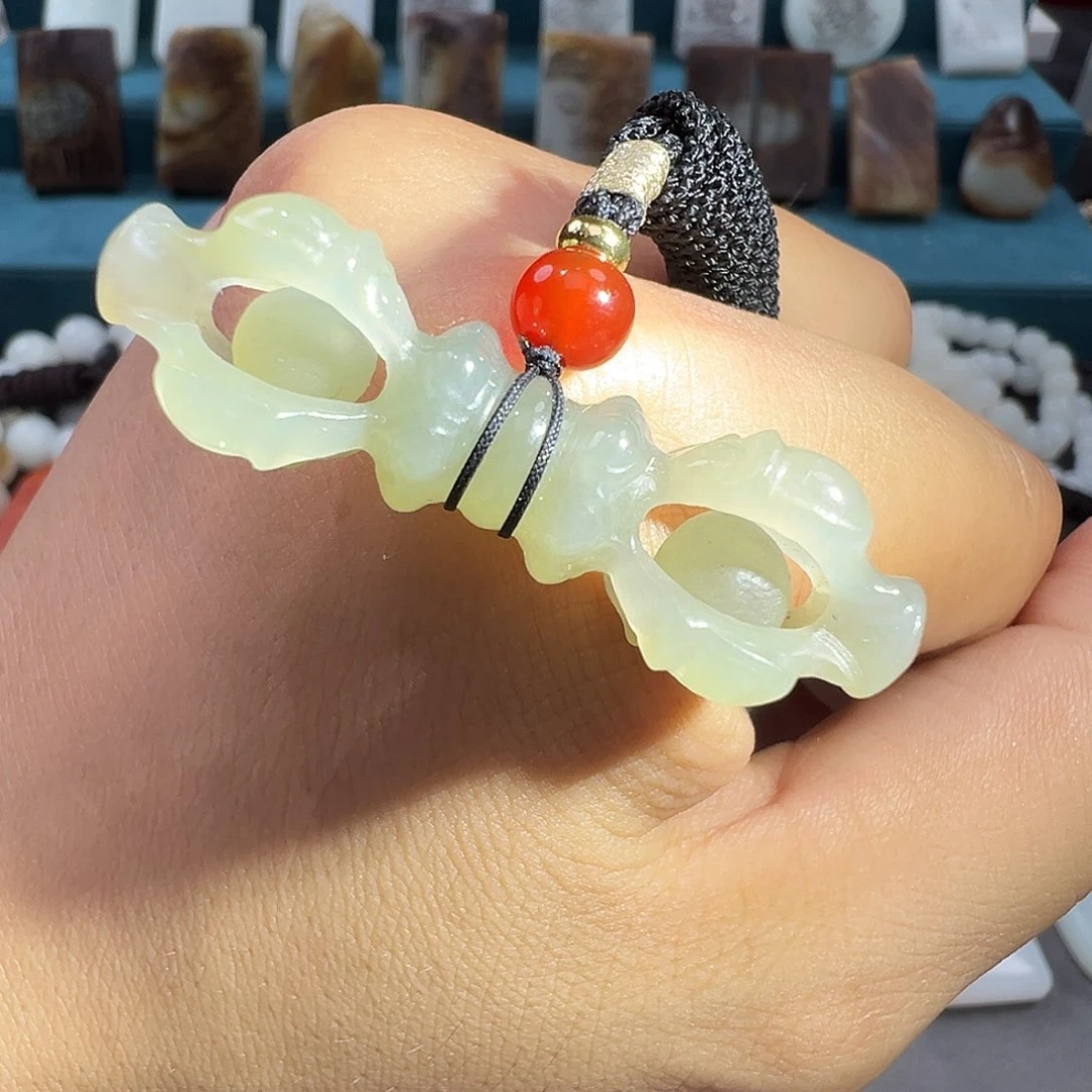 和田玉未镶嵌车挂