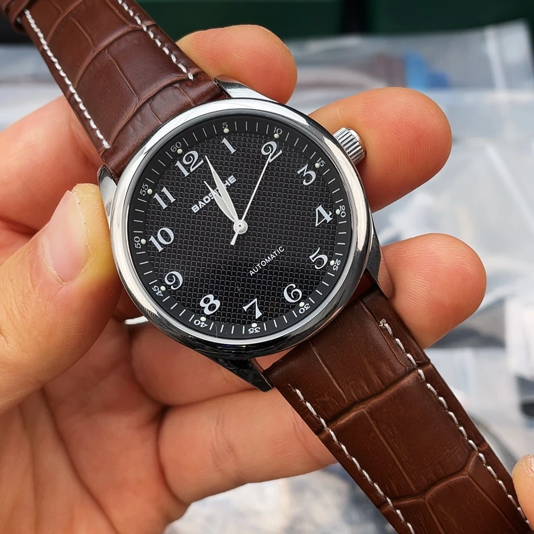 锻造刚壳机械腕表