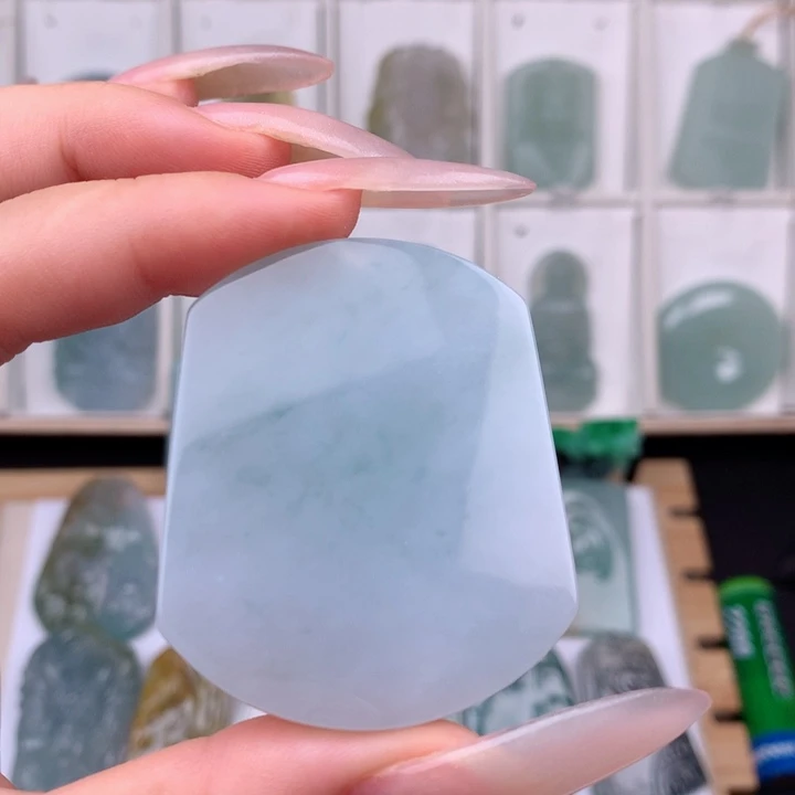 翡翠未镶嵌颈饰无事牌