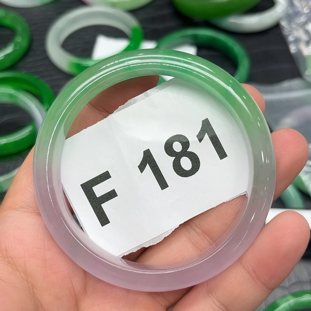 翡翠手镯未镶嵌默认瑕疵