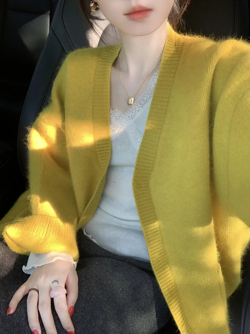 2025秋季新款法式V领长袖针织开衫女慵懒风软糯毛衣半身裙三件套