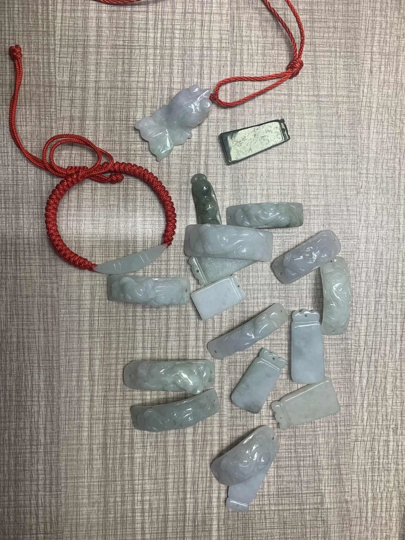 小蕊翡翠挂件不含绳随机发其一