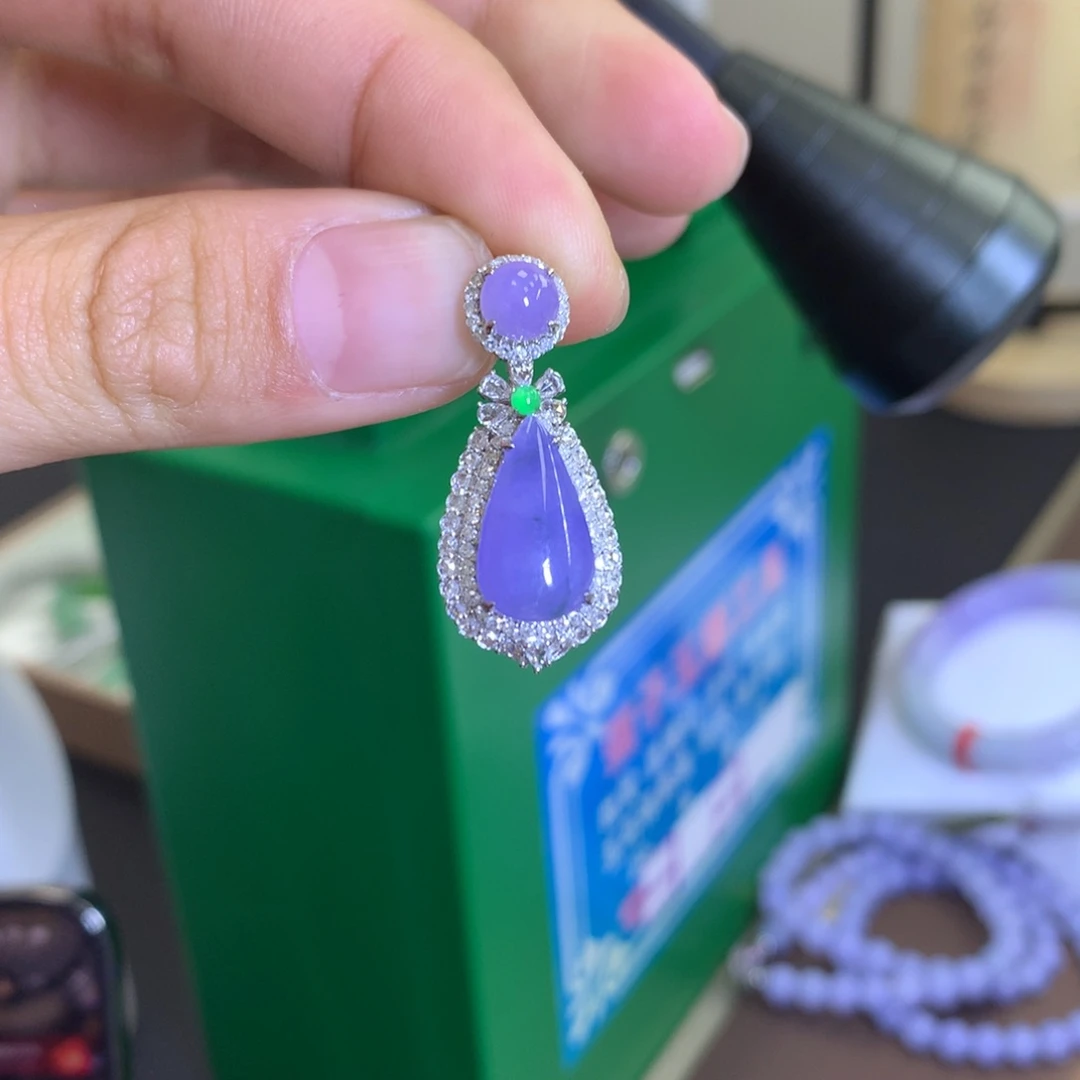 翡翠颈饰18K金镶嵌翡翠