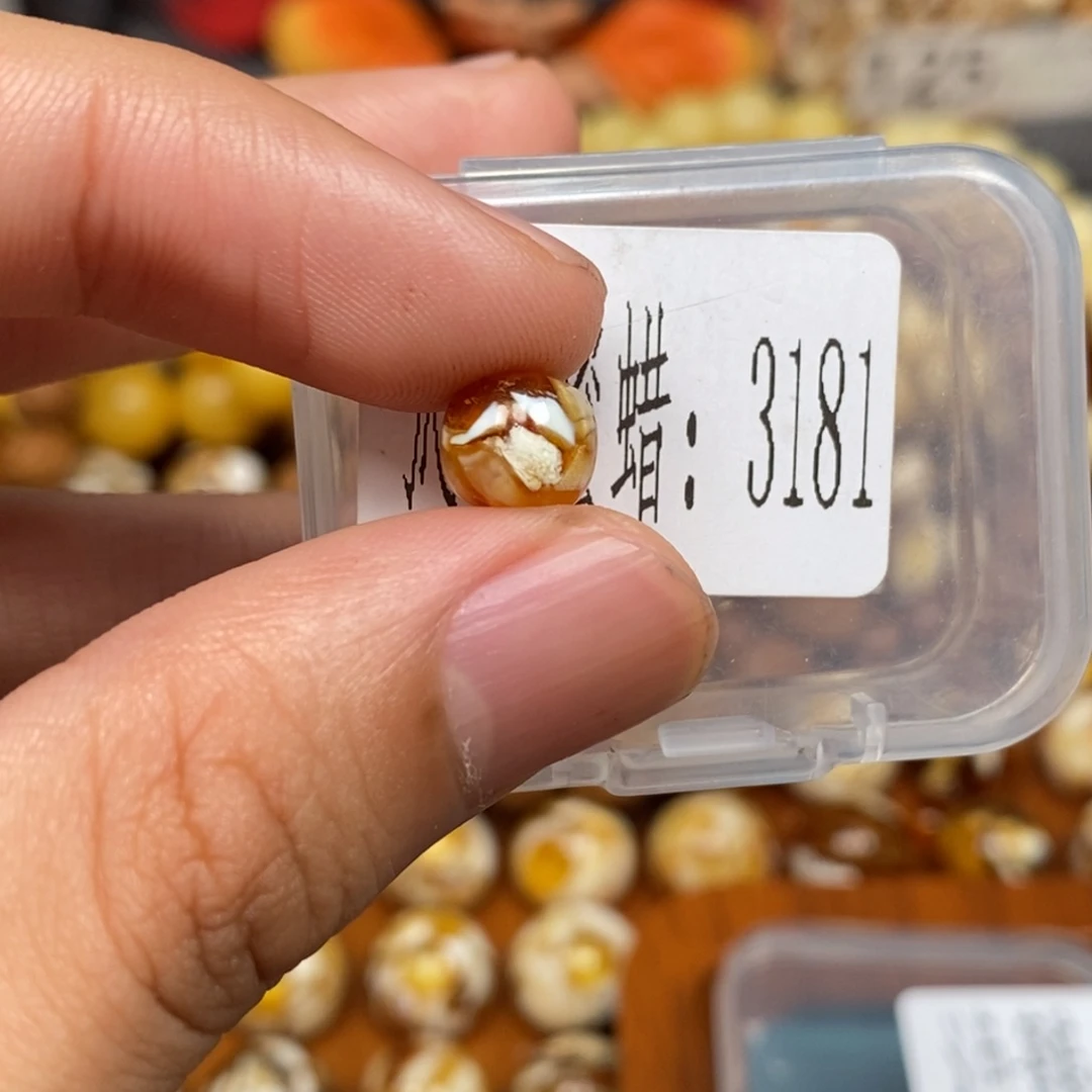 蜜蜡未镶嵌珠宝奇石3181