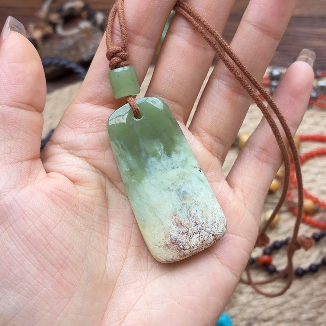 天***悠和田玉未镶嵌颈饰