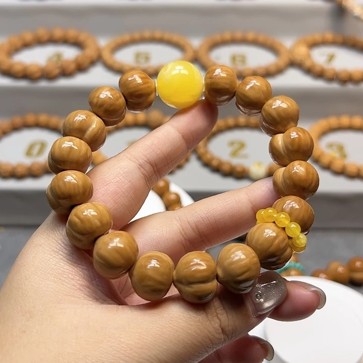 手串猴头核桃15.5泡芙屁桃