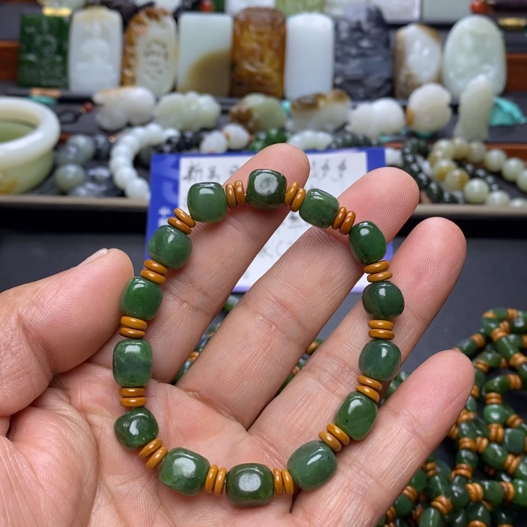 凯***歌颈饰未镶嵌和田玉