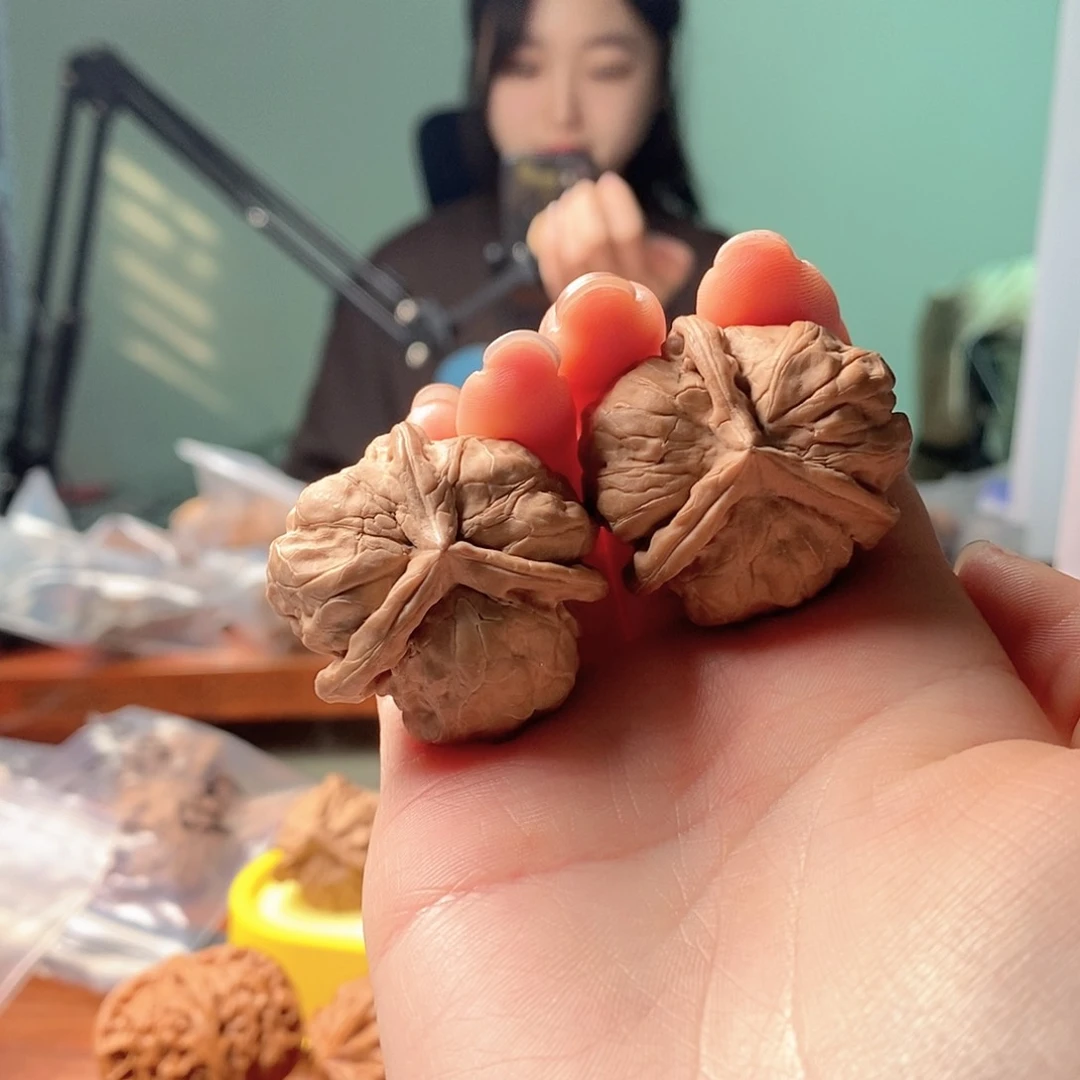 文玩核桃吊坠靜**風蛤蟆头三棱