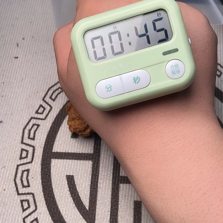 核桃树的叶子是最大果实