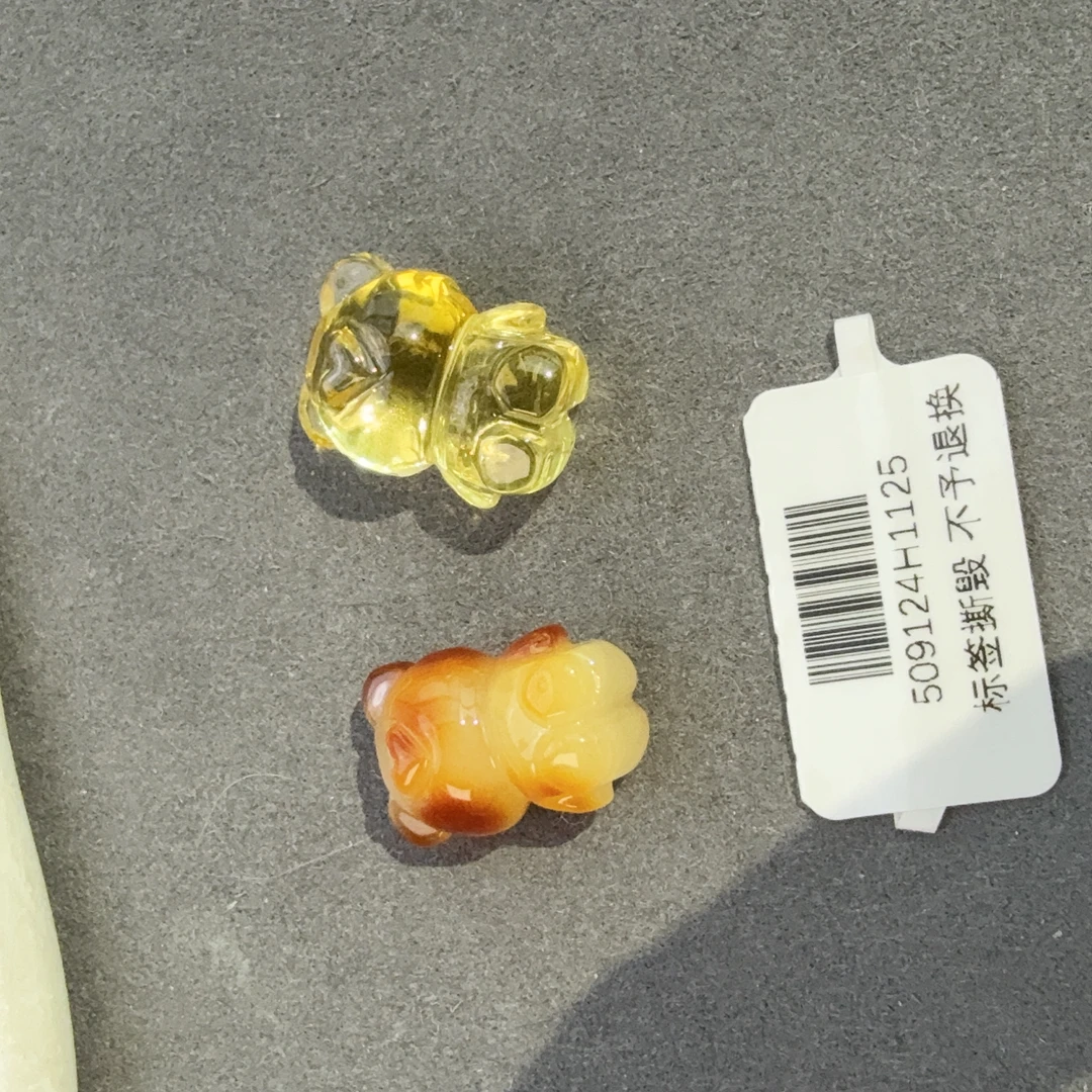 琥珀小熊雕刻件1-1.5g（多样性发一）