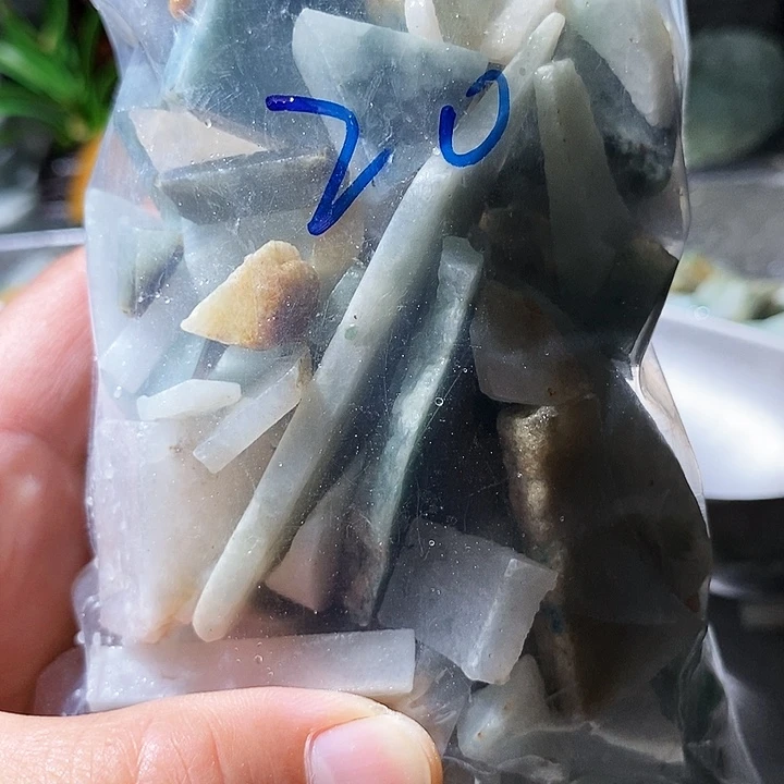 颈饰未镶嵌翡翠鱼缸料20