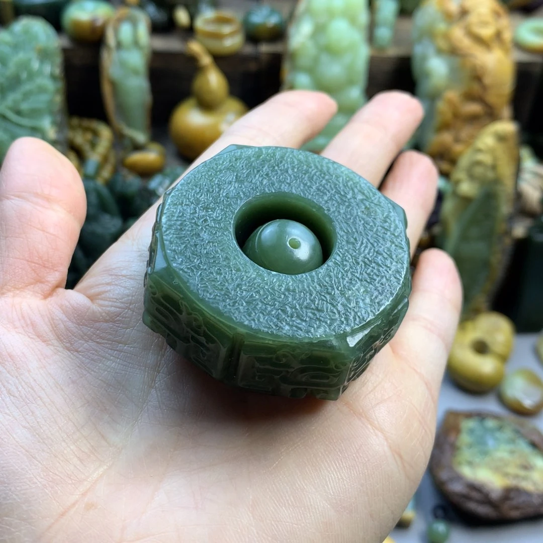 未镶嵌岫岩老玉（透闪石质玉）珠宝奇石玫****?