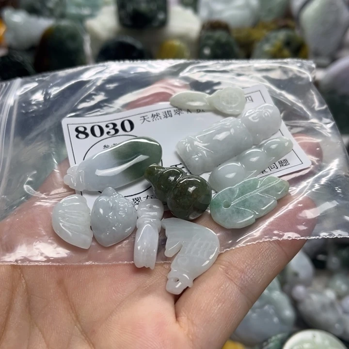 翡翠未镶嵌颈饰8030