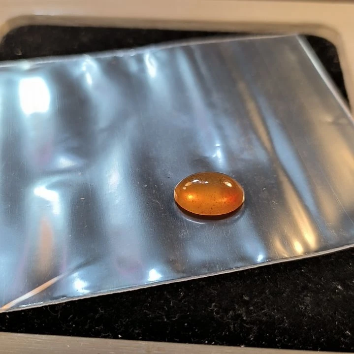 余***石英岩玉未镶嵌戒面