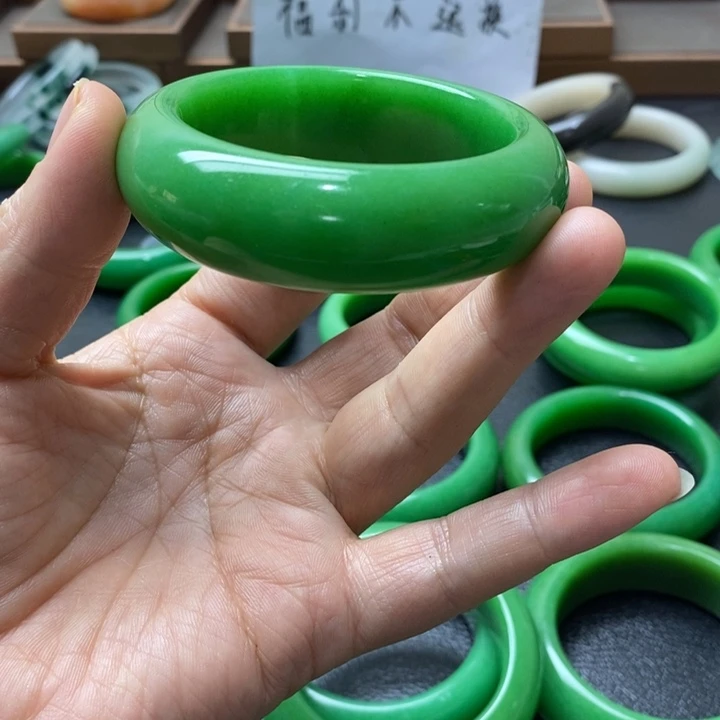 石英质玉未镶嵌手镯梓*