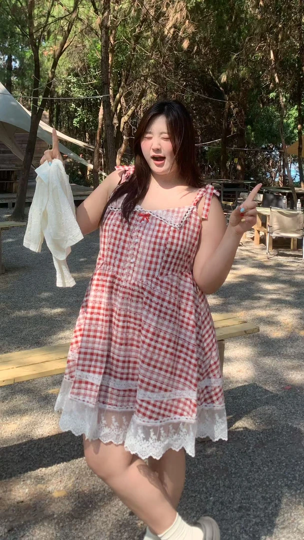 少女心肆【草莓奶盖】拼接蕾丝红格纹夏季小清新吊带格纹甜美连衣裙