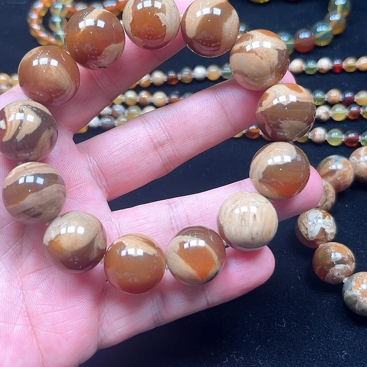 魔***鸟琥珀套链未镶嵌溶洞手串