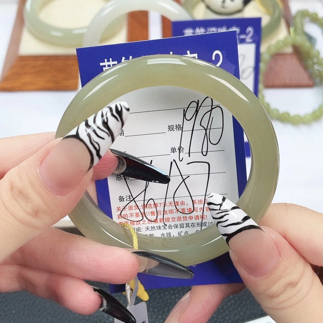 和田玉未镶嵌手镯