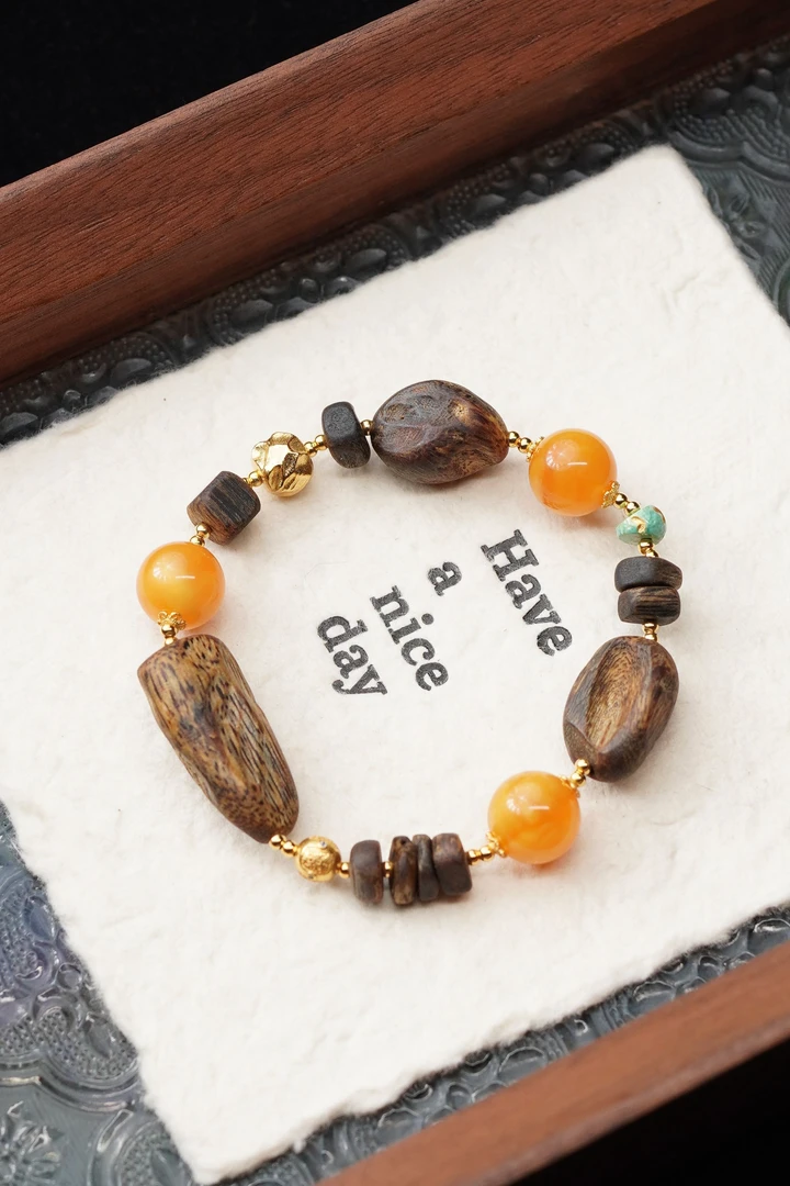 沉香布达拉 天然莺歌绿棋楠沉香随形珠单圈手串