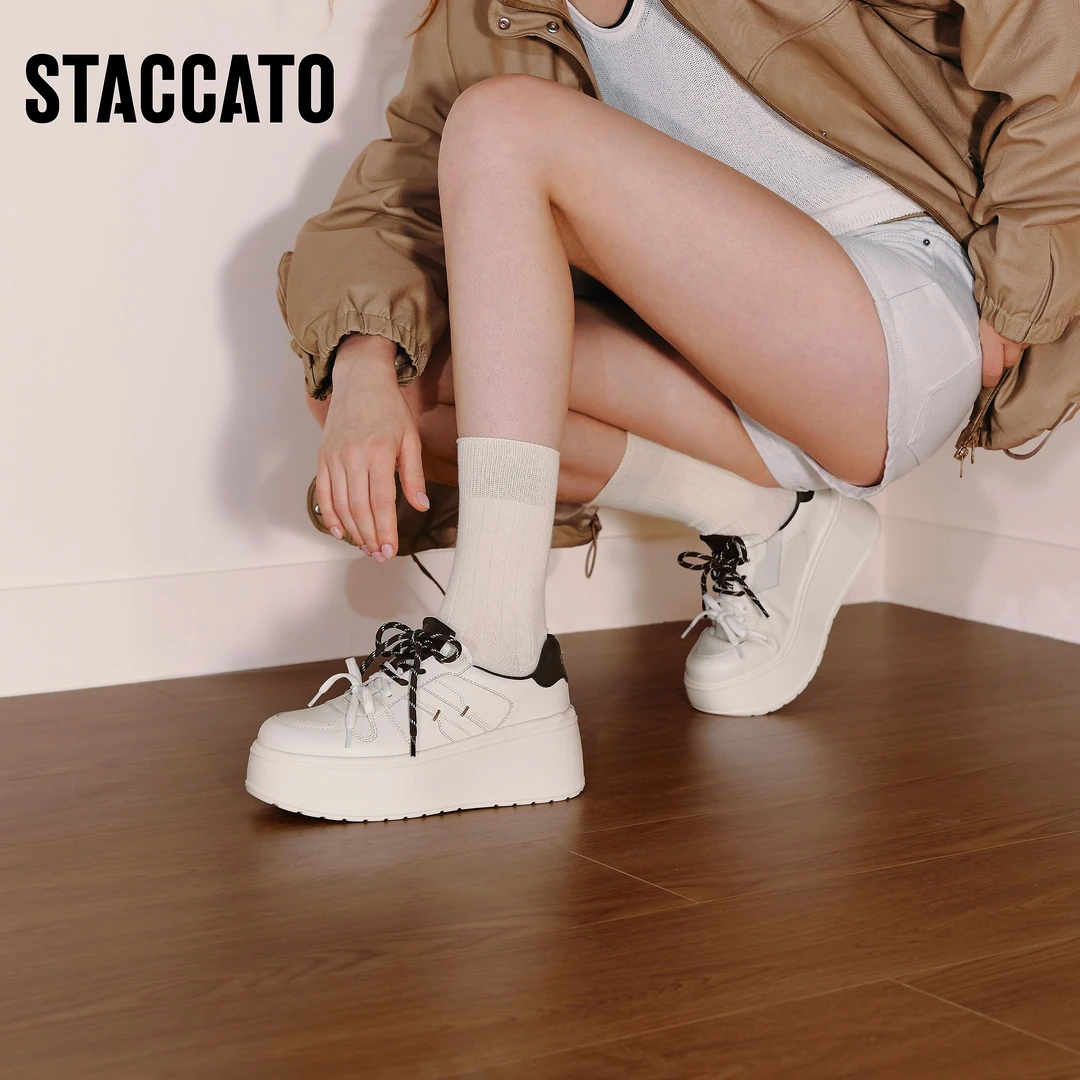 【琥珀流光】思加图2025秋季新款摩卡厚乳小白厚底增高板鞋EB405CM5