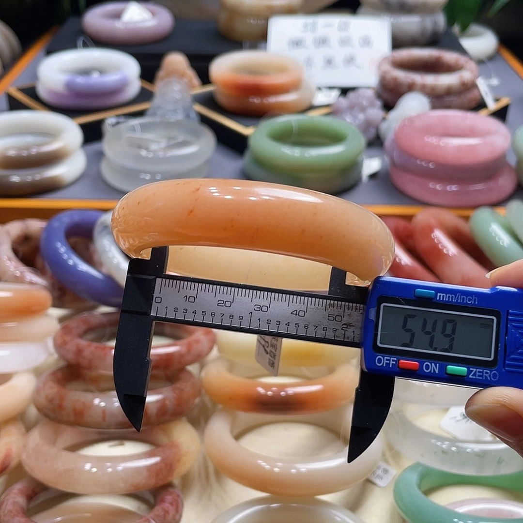 未镶嵌手镯石英岩玉