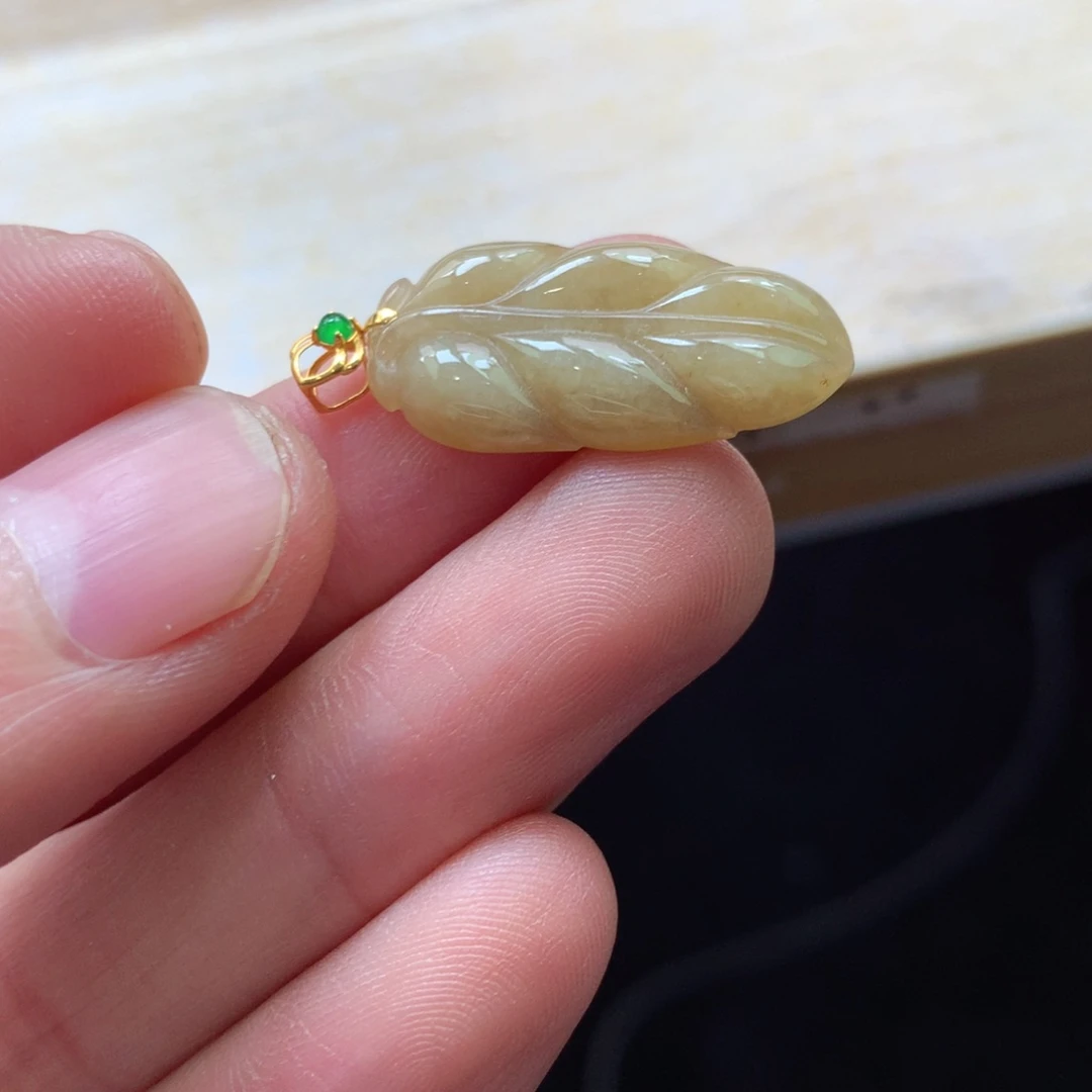 翡翠颈饰未镶嵌吊坠