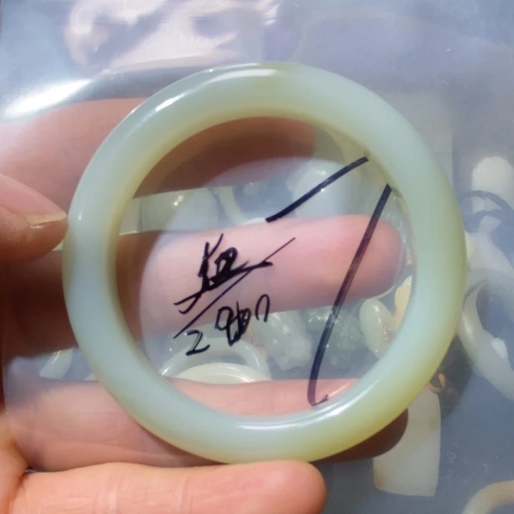 和田玉未镶嵌手镯