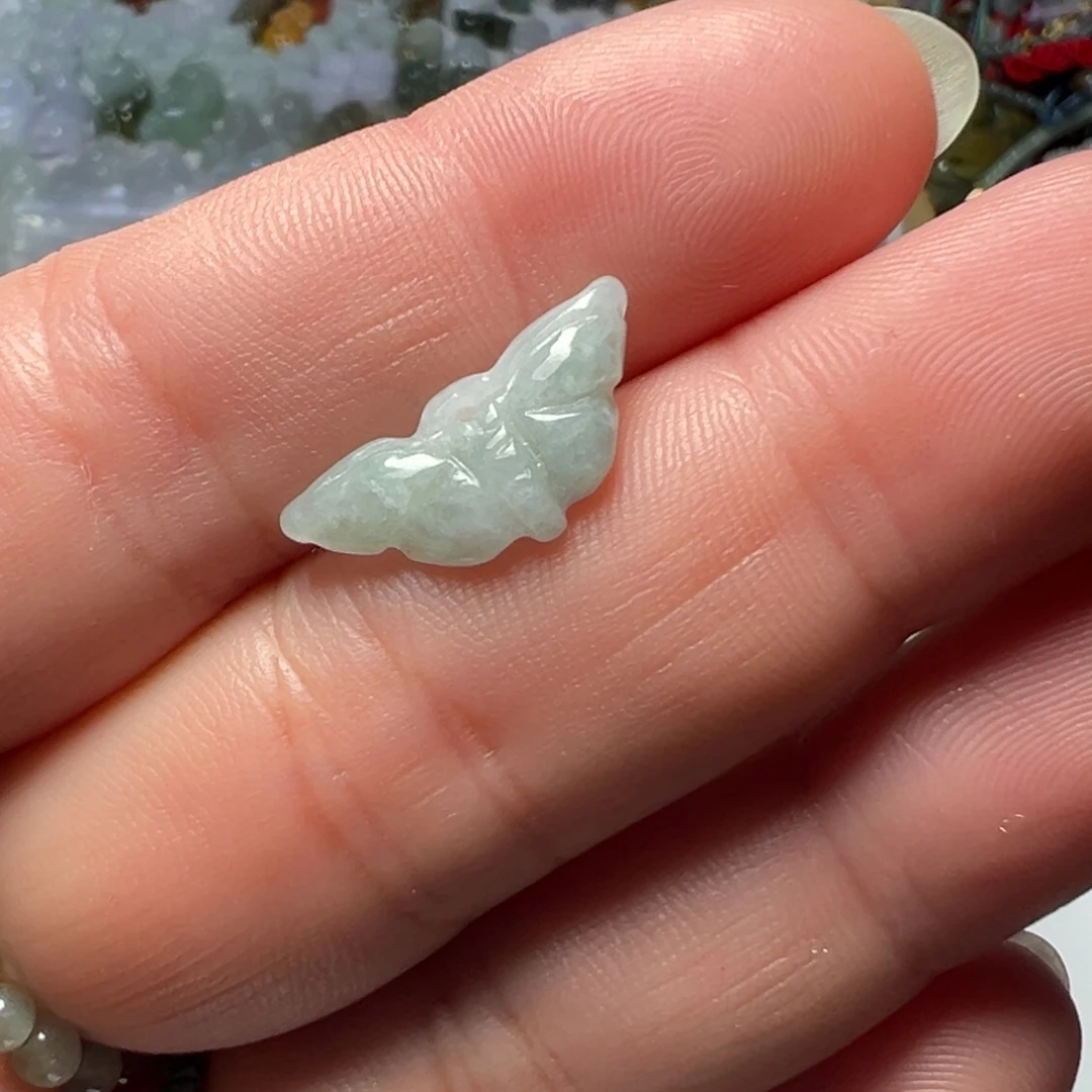 翡翠未镶嵌颈饰蝴蝶一个9.99