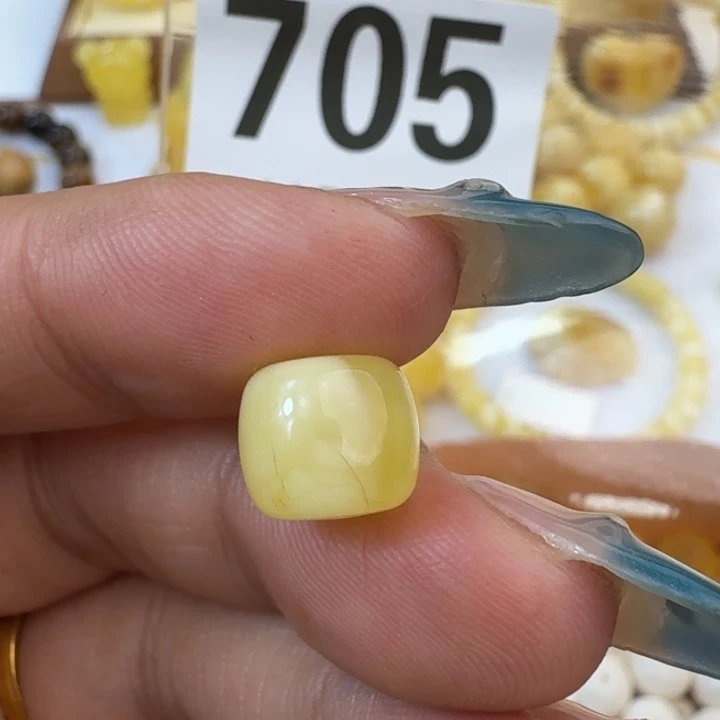 裸石琥珀未镶嵌10×8.7微瑕