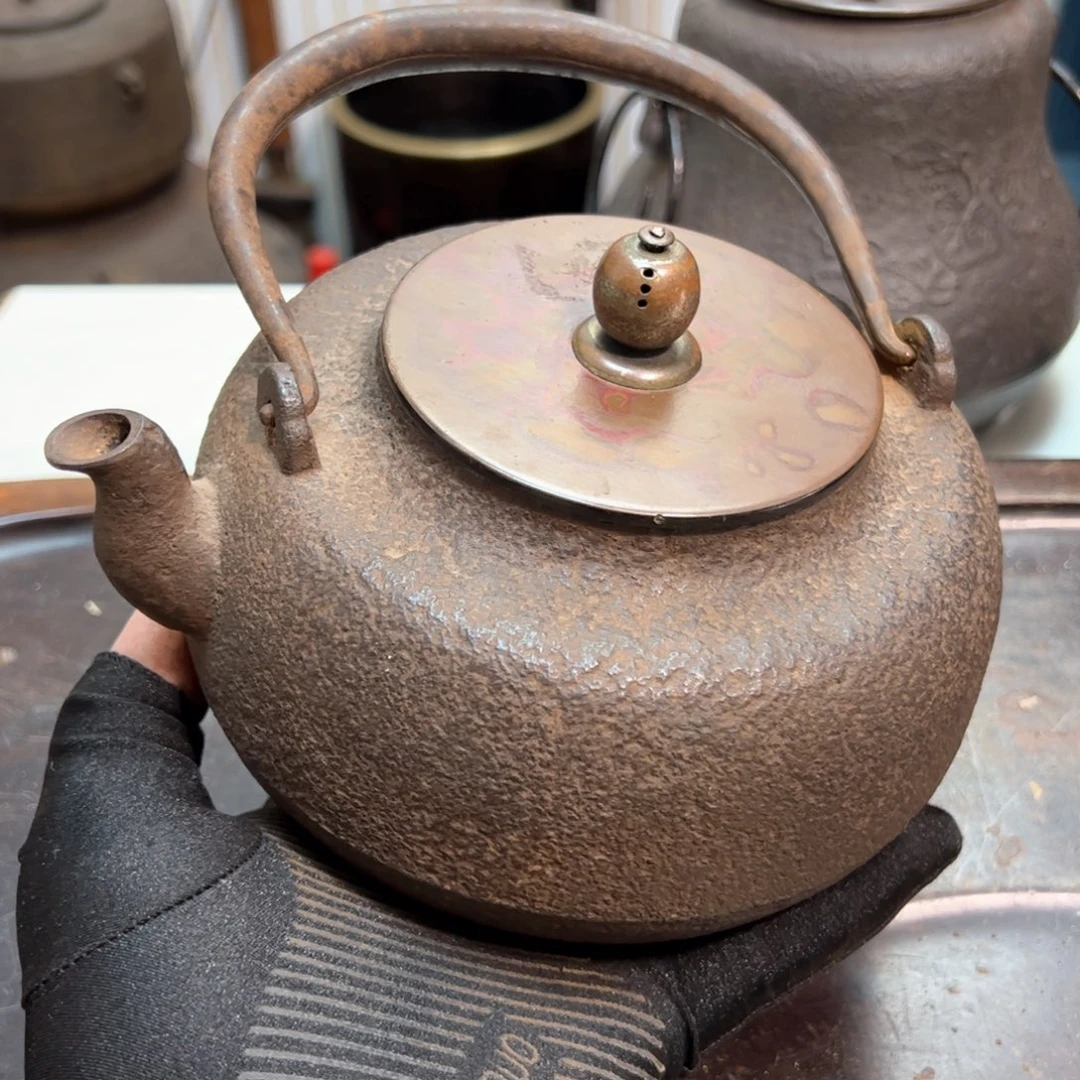 品**生京都铁壶提梁松盖子松有瑕疵