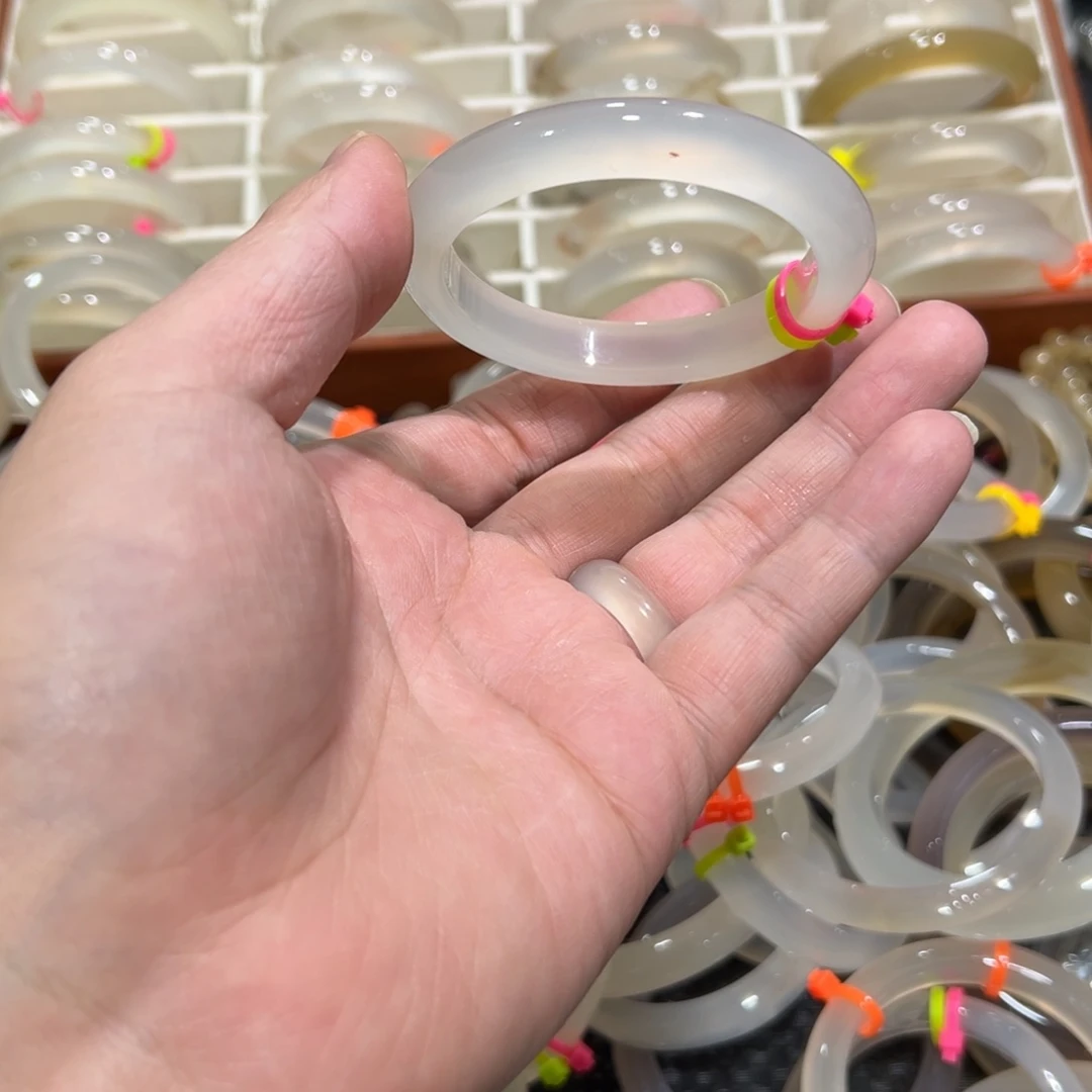 玛瑙/玉髓未镶嵌手镯55圈微瑕4.8