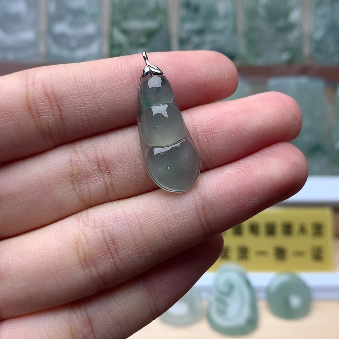 翡翠未镶嵌颈饰四季平安
