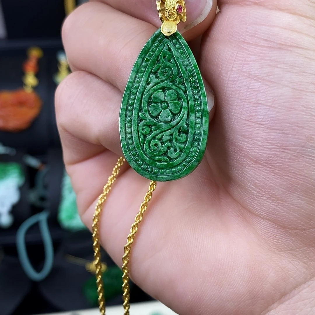 颈饰未镶嵌翡翠吊坠
