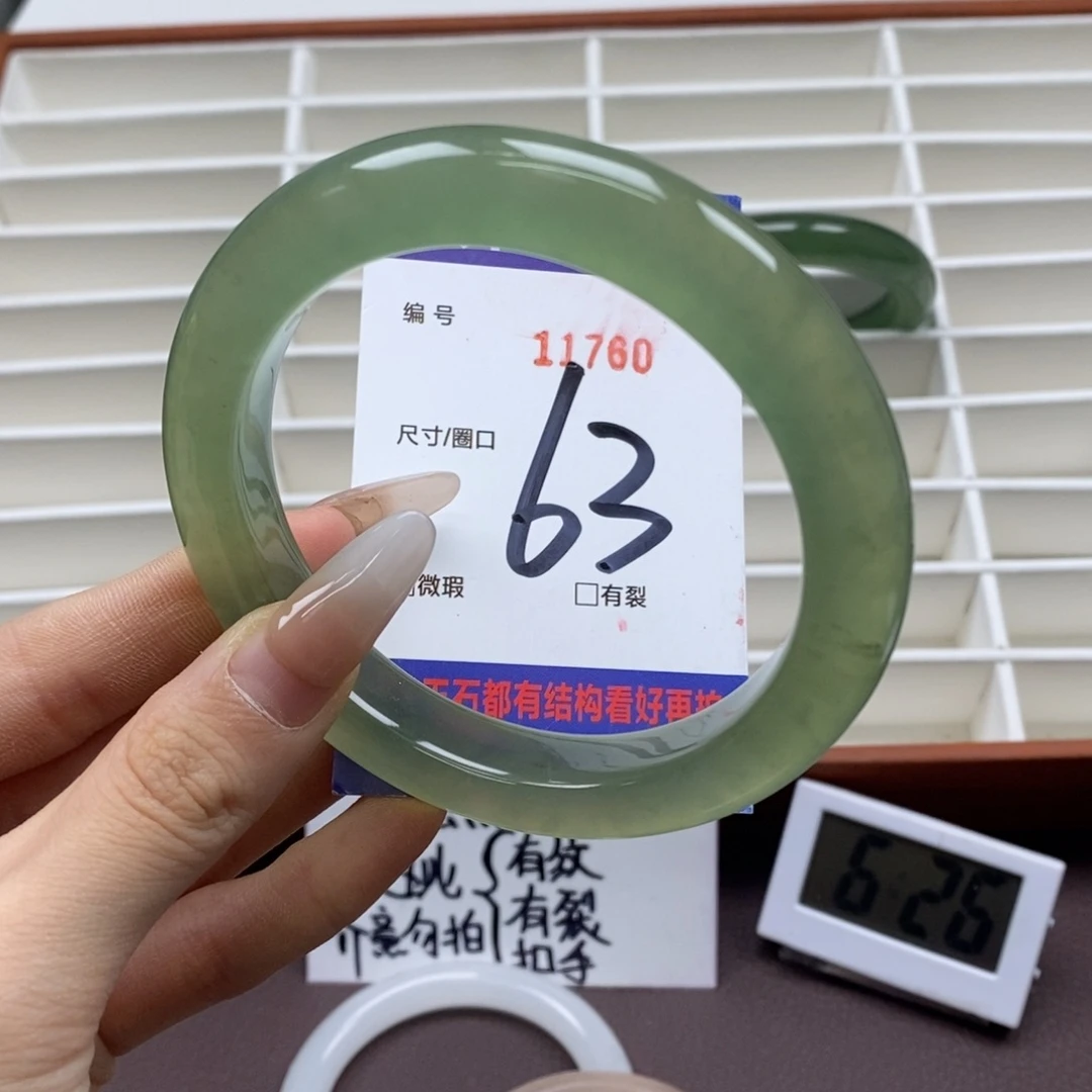 蛇纹石玉手镯未镶嵌