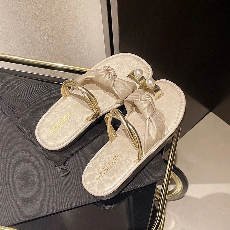 法式小众高级感平底拖鞋女外穿夏季新款时尚套趾沙滩凉拖