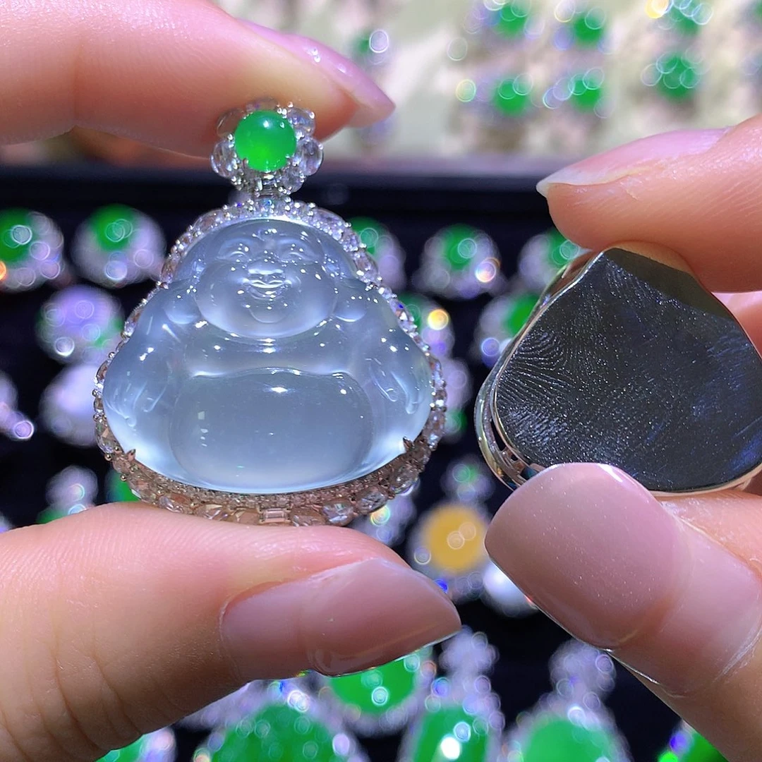 翡翠18K金镶嵌颈饰玻璃种弥勒佛一刀切