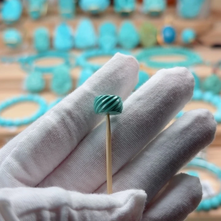 绿松石未镶嵌珠宝奇石