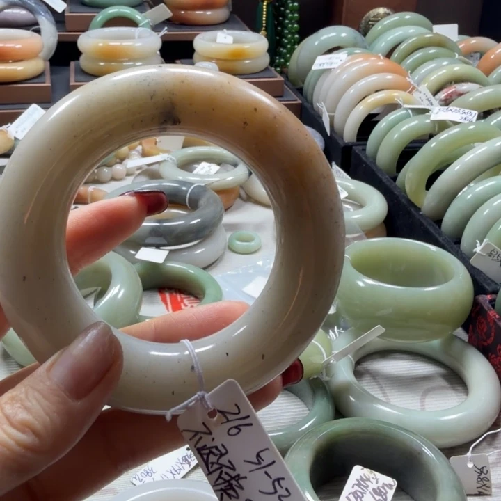 石英质玉未镶嵌手镯