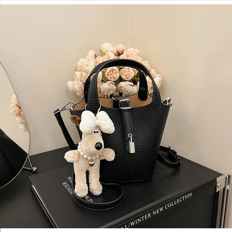 今年流行爆款包包女式2025新款小众设计水桶包菜篮子包单肩斜挎包