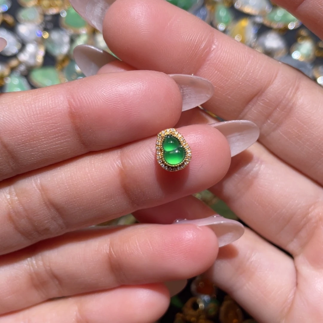 【闪购商品】翡翠吊坠(不含链)18K金镶嵌