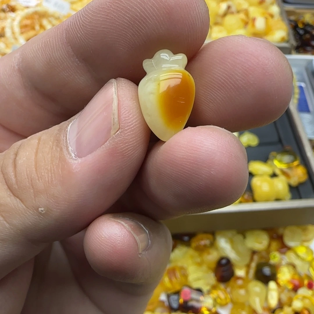 琥珀未镶嵌裸石0.63克