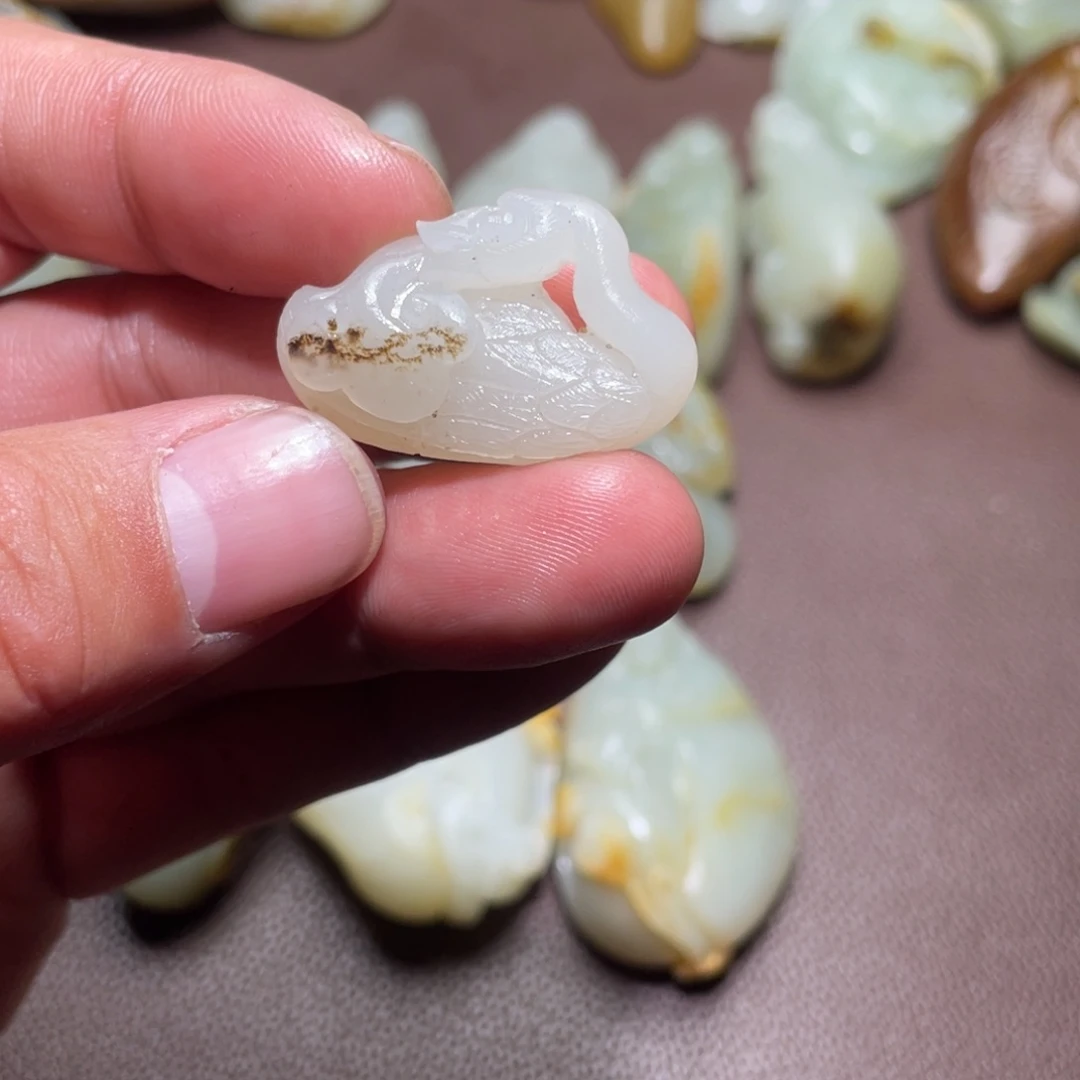 颈饰未镶嵌和田玉（糖玉）