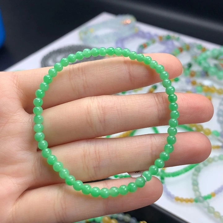 翡翠手镯未镶嵌卡