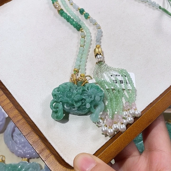 翡翠未镶嵌颈饰翡翠吊坠