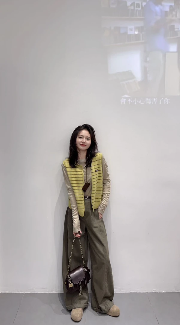 秋季新款小众炸街高级感女装薄款休闲T恤内搭针织马甲高腰阔腿裤