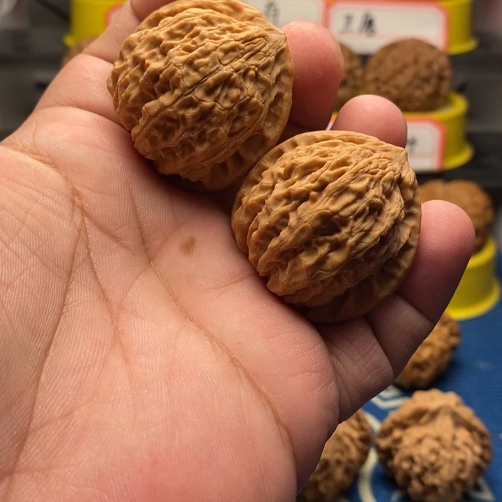 文玩核桃吊坠金牛38全品