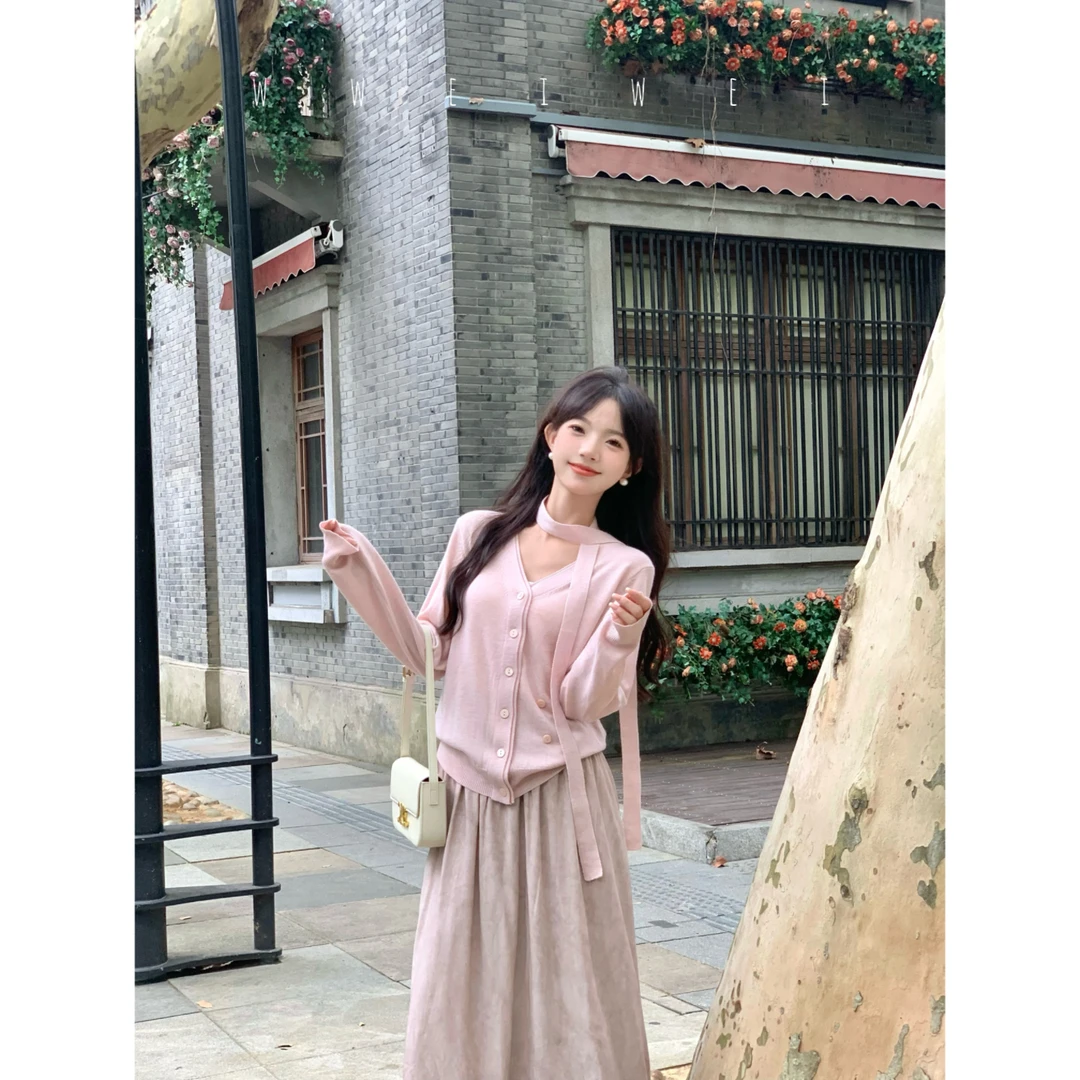 王玮玮【桃色入秋】法式V领针织开衫高腰显瘦半身裙两件套套装