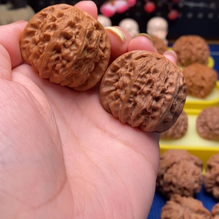 文玩核桃把件球白